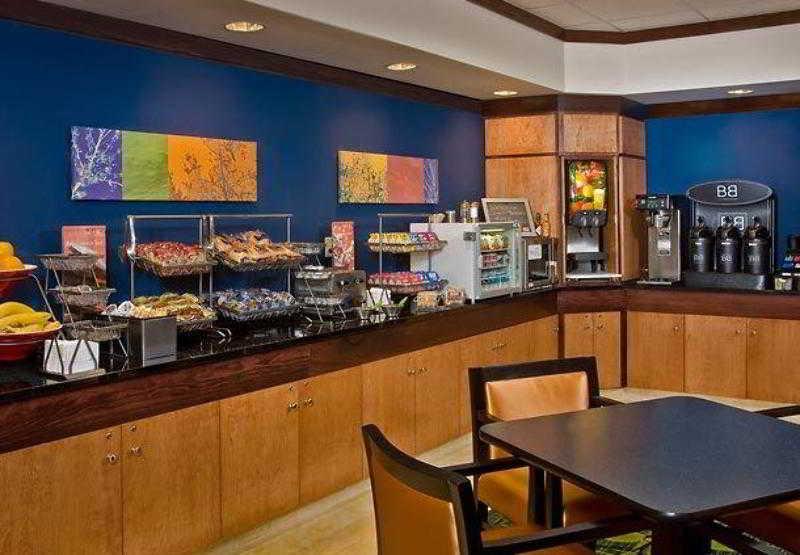 Fairfield Inn And Suites By Marriott Oklahoma City Airport Ресторант снимка